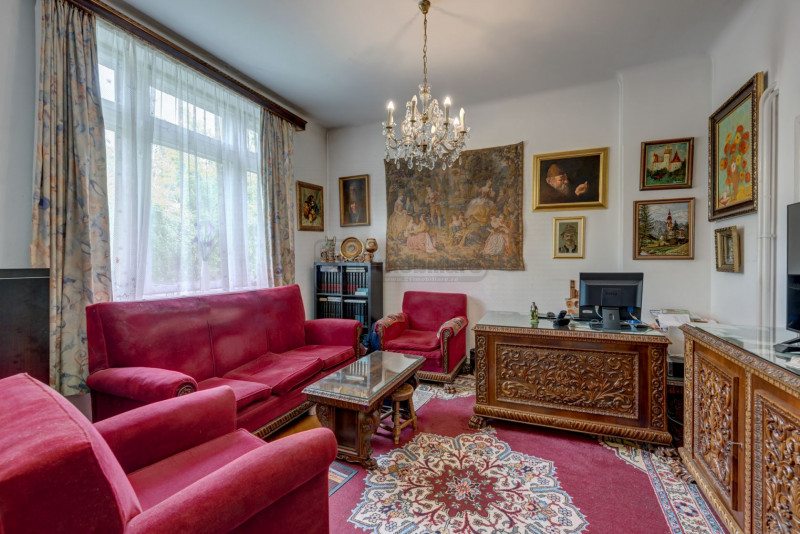 Casin, vila individuala, 8 camere, pod mansardabil, teren 576 mp, curte mare