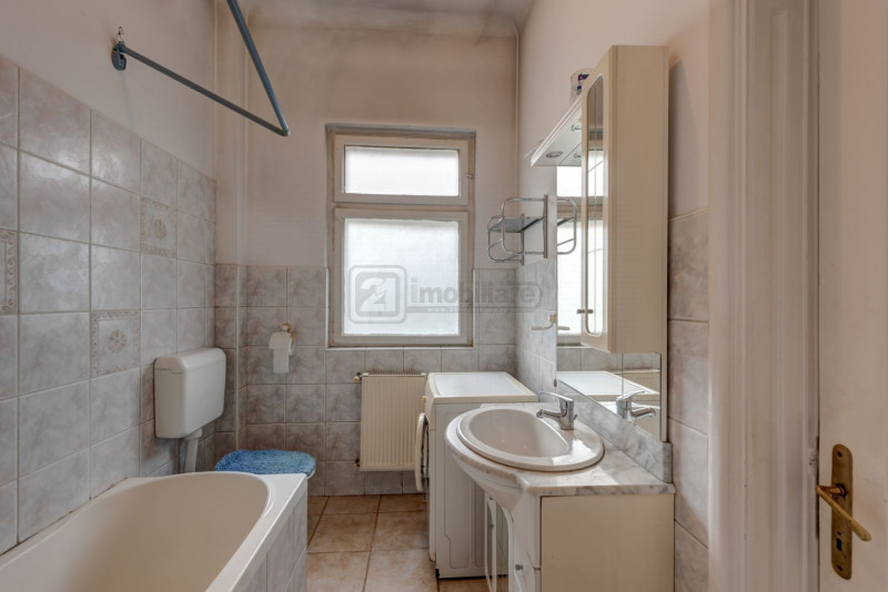 Casin, vila individuala, 8 camere, pod mansardabil, teren 576 mp, curte mare
