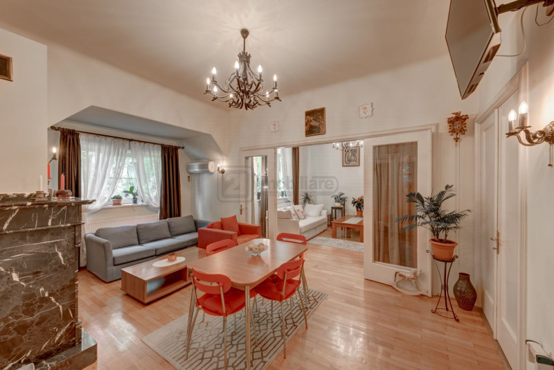 Casin, vila individuala, 8 camere, pod mansardabil, teren 576 mp, curte mare