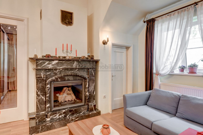 Casin, vila individuala, 8 camere, pod mansardabil, teren 576 mp, curte mare