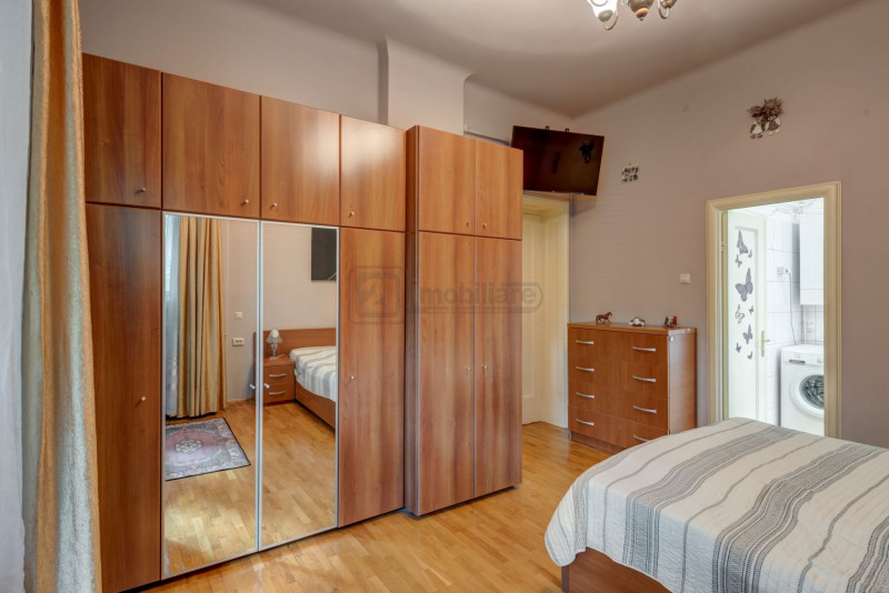 Casin, vila individuala, 8 camere, pod mansardabil, teren 576 mp, curte mare