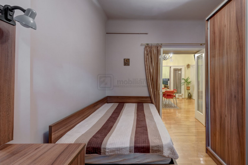 Casin, vila individuala, 8 camere, pod mansardabil, teren 576 mp, curte mare