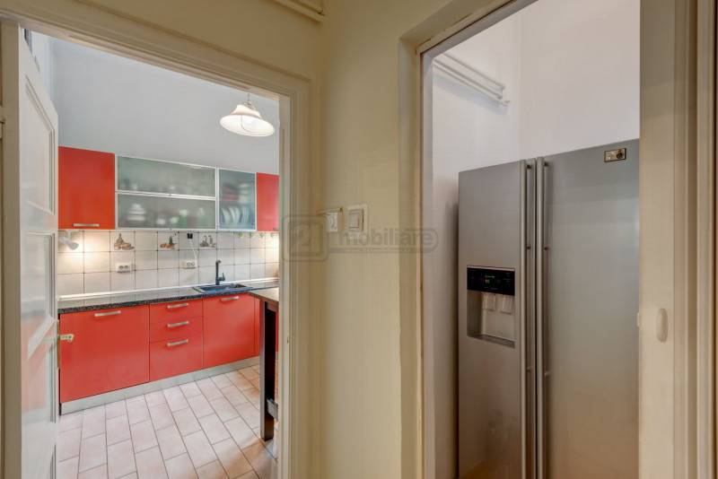 Casin, vila individuala, 8 camere, pod mansardabil, teren 576 mp, curte mare