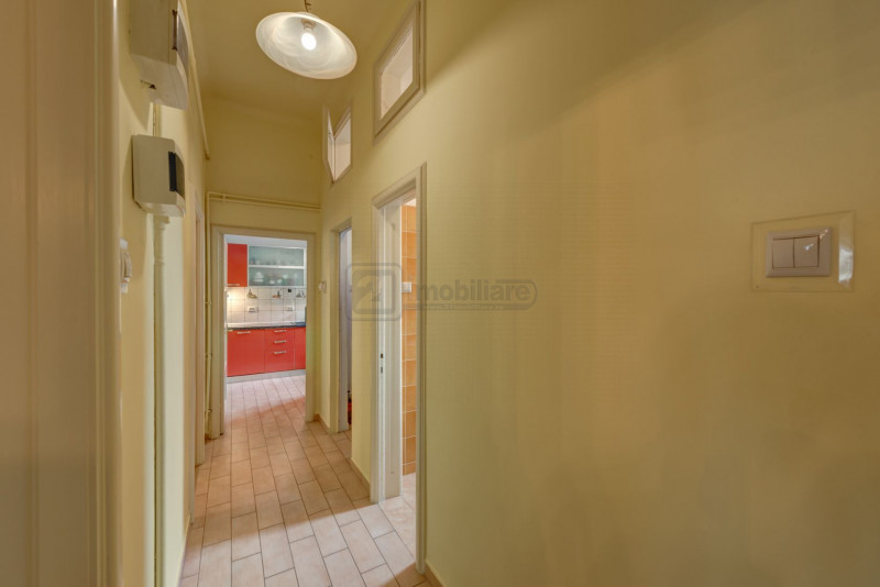 Casin, vila individuala, 8 camere, pod mansardabil, teren 576 mp, curte mare