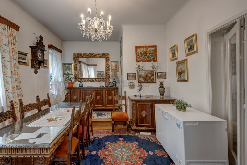 Casin, vila individuala, 8 camere, pod mansardabil, teren 576 mp, curte mare