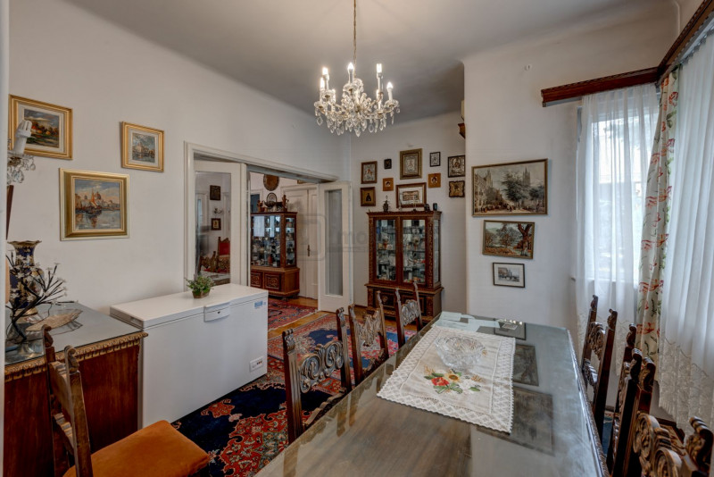 Casin, vila individuala, 8 camere, pod mansardabil, teren 576 mp, curte mare