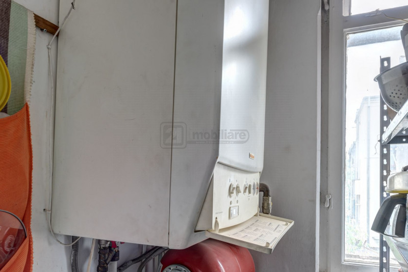 Casin, vila individuala, 8 camere, pod mansardabil, teren 576 mp, curte mare