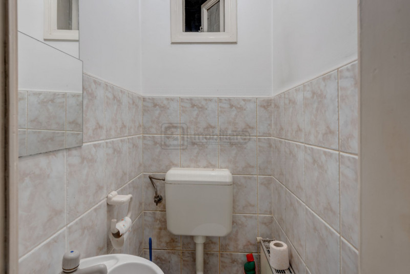 Casin, vila individuala, 8 camere, pod mansardabil, teren 576 mp, curte mare