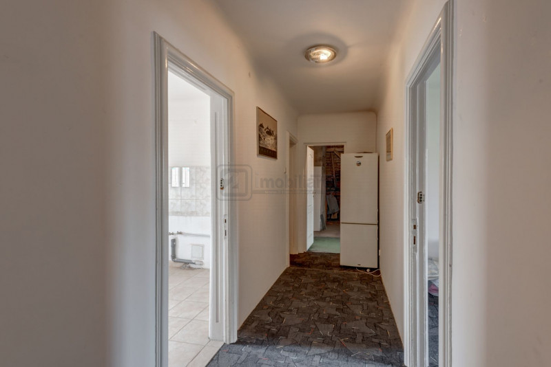 Casin, vila individuala, 8 camere, pod mansardabil, teren 576 mp, curte mare