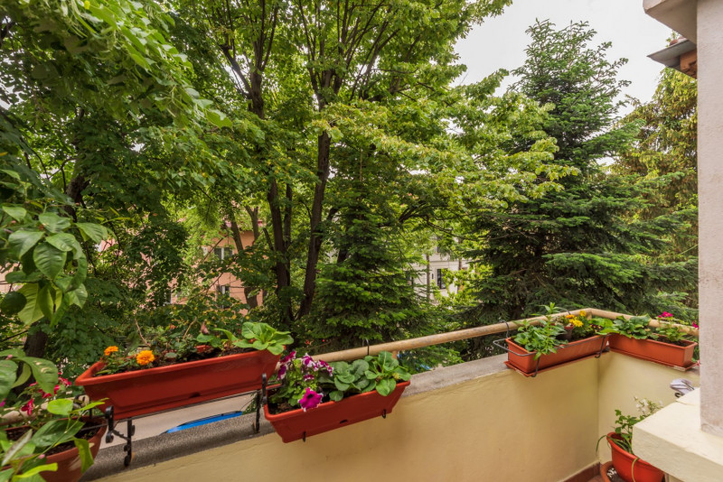 Casin, vila individuala, 8 camere, pod mansardabil, teren 576 mp, curte mare