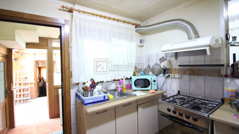 Lizeanu/ Bradesti, casa cu teren, lot de colt, amprenta 130 mp, D+P+M