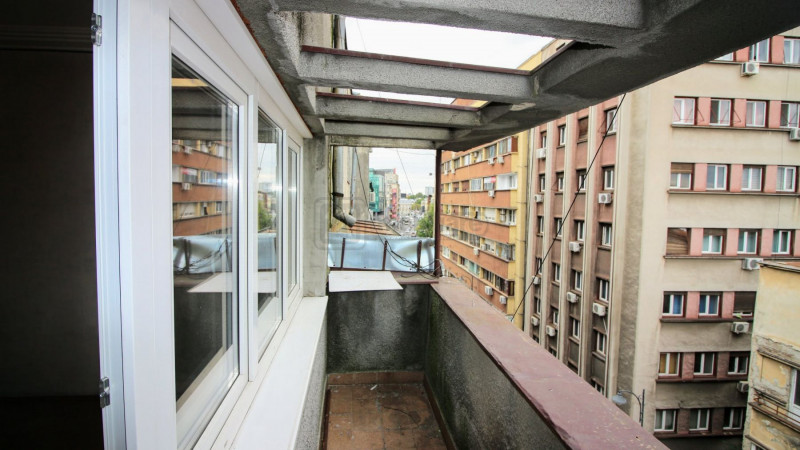 Romana, apartament 3 camere, 68 mp, etaj 5/7, renovat, compartimentare buna