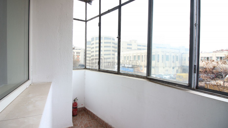Piata Unirii, apartament 3 camere, 83 mp, etaj 2/8, bloc 1990, zona linistita