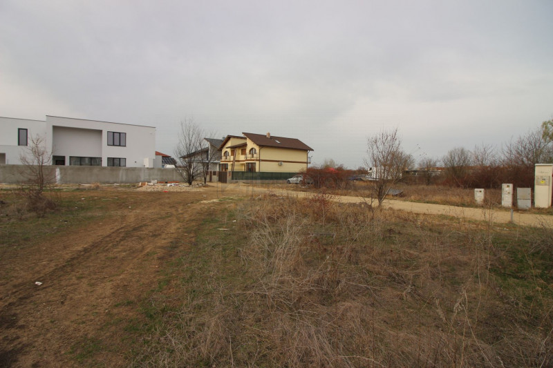 Lot de teren pentru vila, suprafata 425 mp, deschidere 17 m la Balta Pipera