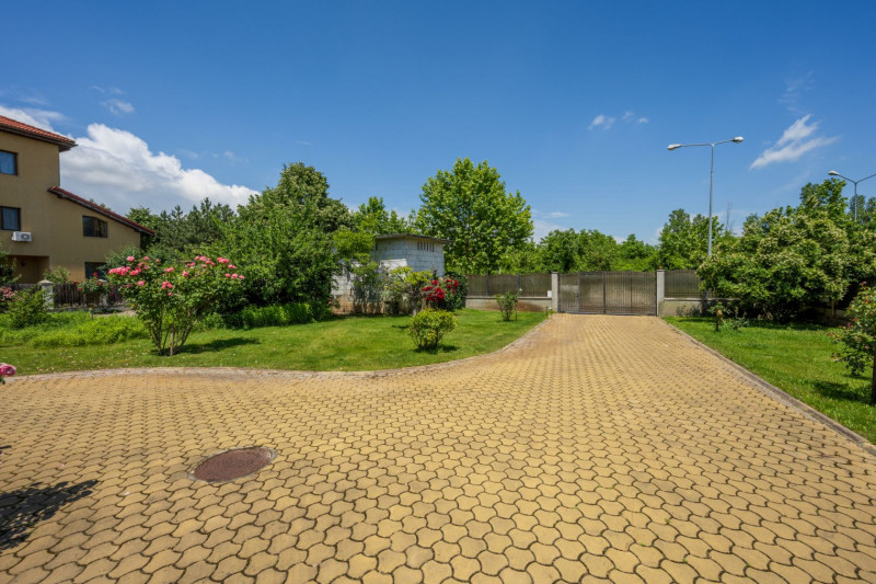 Vila unicat cu 14 camere, 1357 mp, vedere lacul Băneasa, teren 3718 mp, piscina