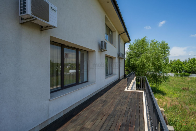 Vila unicat cu 14 camere, 1357 mp, vedere lacul Băneasa, teren 3718 mp, piscina