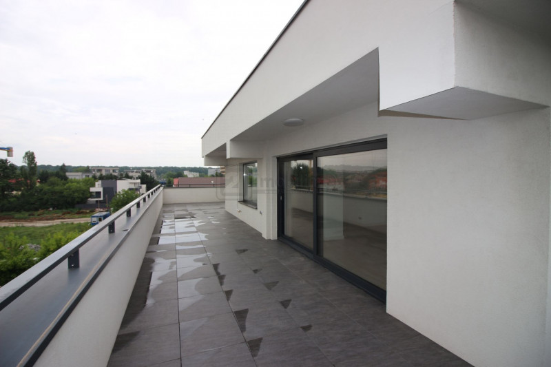 Penthouse 4 camere, 125 mp, terasa 97 mp, etaj 3/3, lift, Băneasa - Jolie Ville