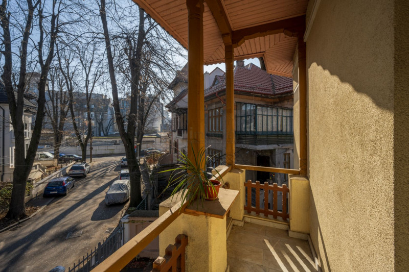 Vila cu arhitectură distinctă, 7 camere, renovată, într-o locație exclusivista