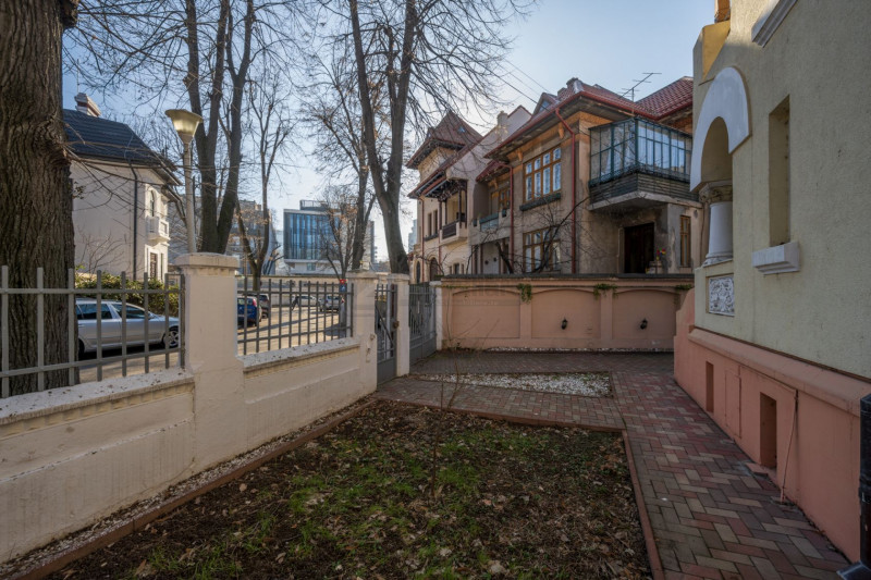 Vila cu arhitectură distinctă, 7 camere, renovată, într-o locație exclusivista