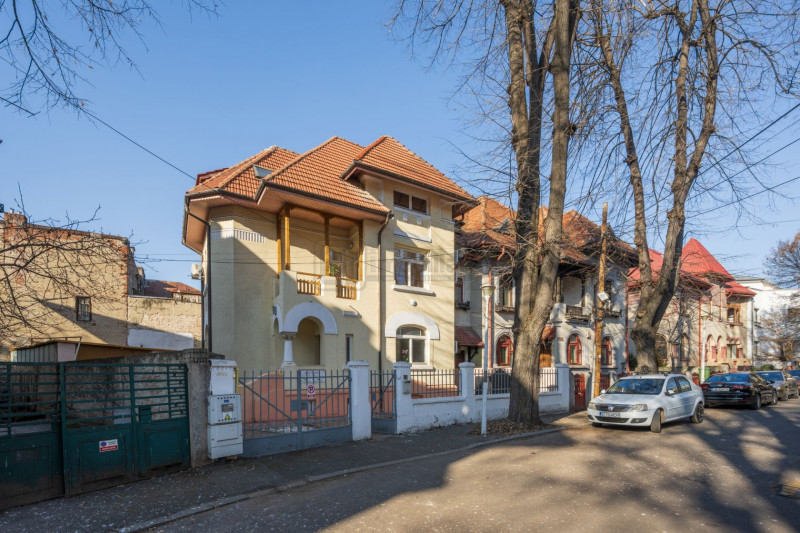 Vila cu arhitectură distinctă, 7 camere, renovată, într-o locație exclusivista