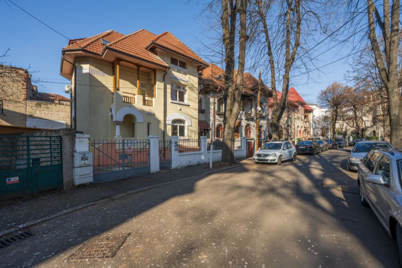 Vila cu arhitectură distinctă, 7 camere, renovată, într-o locație exclusivista