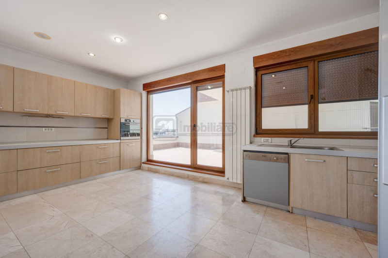 Herăstrău – Penthouse 5 camere, 287 mp utili | Living 70 mp | Terasă 195 mp