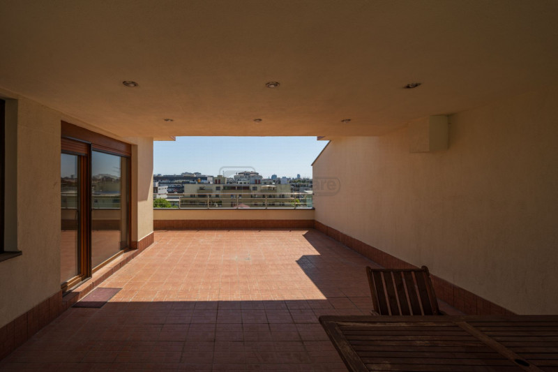Herastrau – Penthouse 5 camere, 482 mp, lift privat, terasă panoramică 195 mp