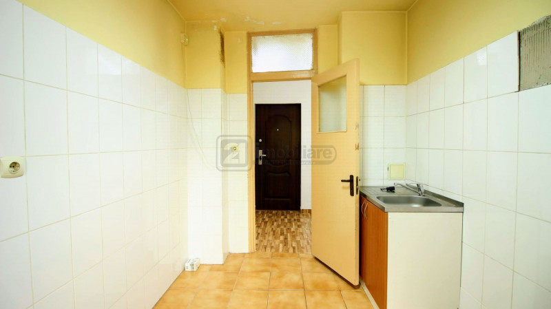 Turda - Parcul Regina Maria, 2 camere, decomandat, parter cu balcon, bloc 1982