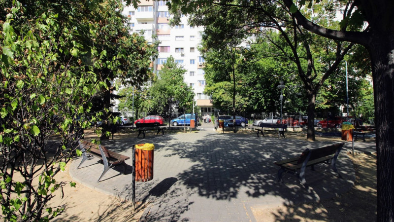 Turda - Parcul Regina Maria, 2 camere, decomandat, parter cu balcon, bloc 1982