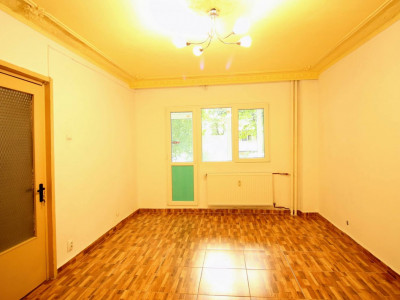 Turda - Parcul Regina Maria, 2 camere, decomandat, parter cu balcon, bloc 1982