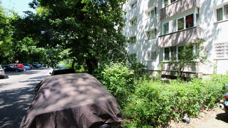 Apartament 2 camere, mobilat, etaj 1/4, Aleea Compozitorilor, aproape de metrou