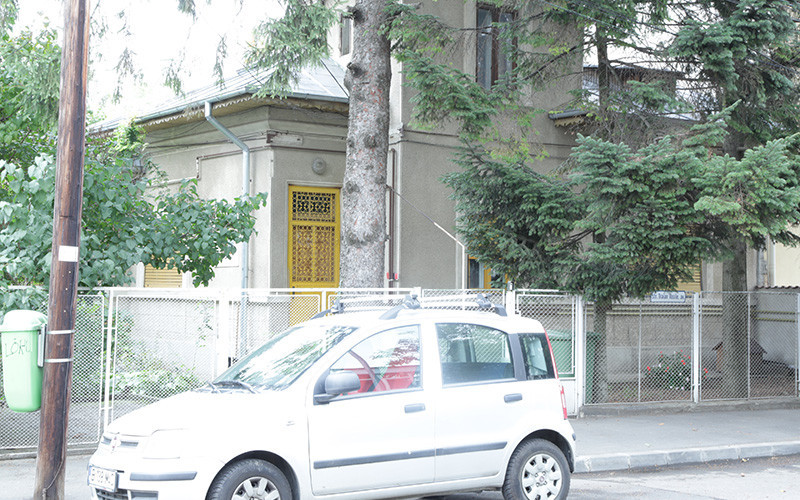 Casa curte, 3 camere, locuinta/ birouri, Domenii / Agronomie