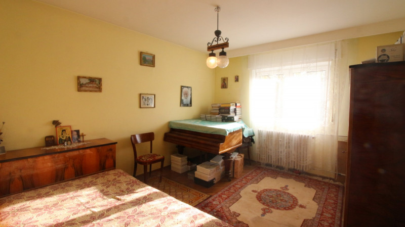 Pta Domenii, apartament 4 camere, etaj 3/3+pod, bloc anvelopat, alei, zona verde