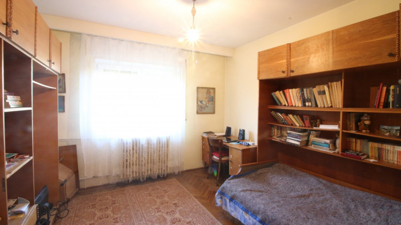 Pta Domenii, apartament 4 camere, etaj 3/3+pod, bloc anvelopat, alei, zona verde