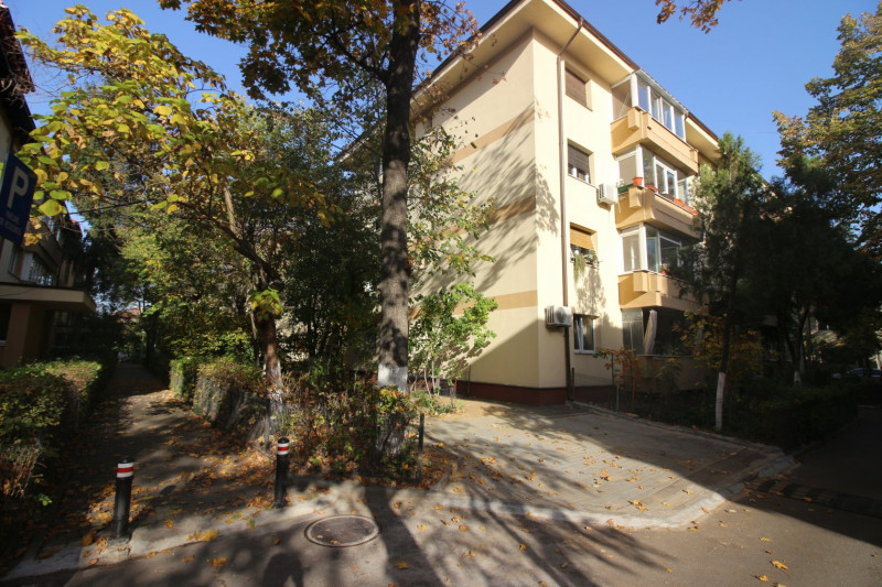 Pta Domenii, apartament 4 camere, etaj 3/3+pod, bloc anvelopat, alei, zona verde