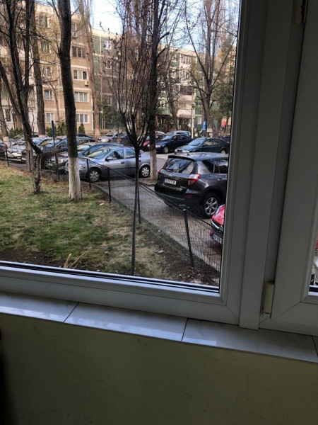 Alexandru Obregia, apartament 2 camere, decomandat, parter inalt, balcon