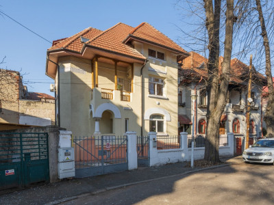 Vila elegantă, arhitectură deosebită, 7 camere, renovata, lângă Parcul Kiseleff