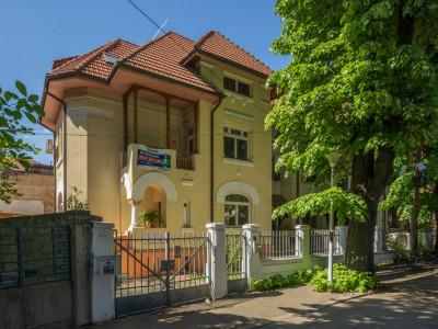 Vila elegantă, arhitectură deosebită, 7 camere, renovata, lângă Parcul Kiseleff