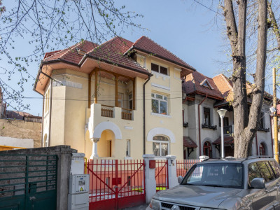 Piata Victoriei - Kiseleff, vila stil, 7 camere, renovata, curte , garaj