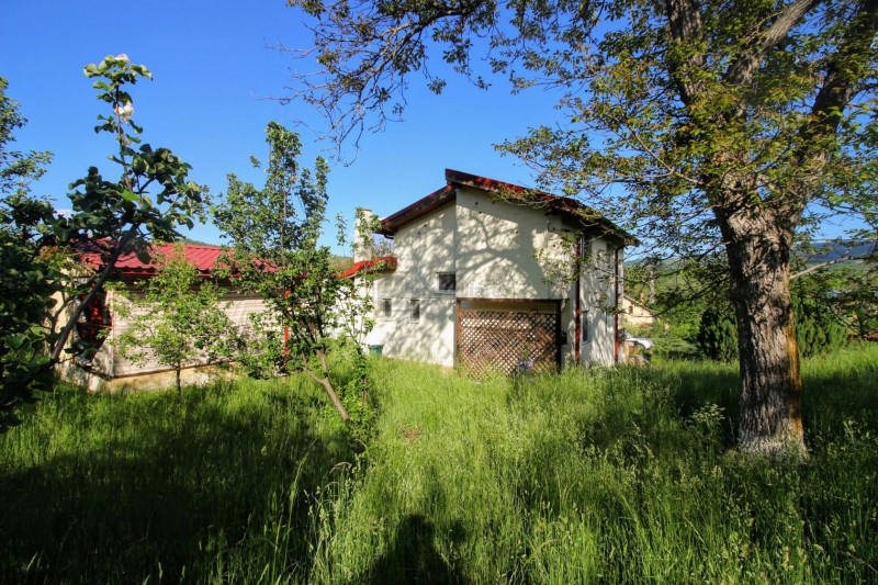Vila moderna in Posesti, teren 1570 mp, priveliste superba spre munte, aer curat