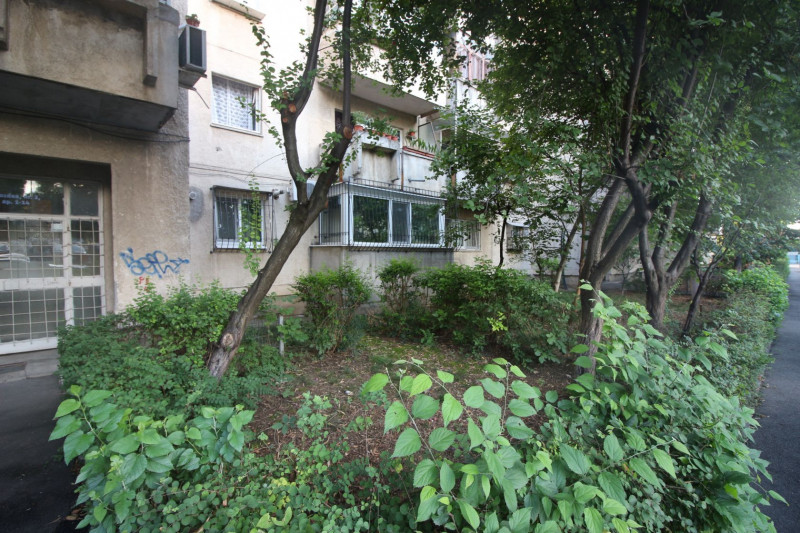 D-na Ghica, apartament 4 camere,100 mp,P/4,bloc 1990,centrala proprie,2 balcoane