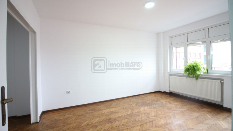 Piata Romana, apartament 3 camere, 68 mp, etaj 5/7, renovat, investitie buna