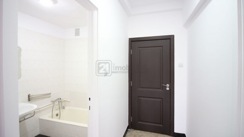 Piata Romana, apartament 3 camere, 68 mp, etaj 5/7, renovat, investitie buna