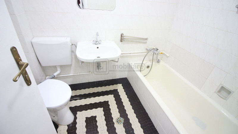 Piata Romana, apartament 3 camere, 68 mp, etaj 5/7, renovat, investitie buna