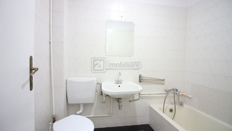 Piata Romana, apartament 3 camere, 68 mp, etaj 5/7, renovat, investitie buna