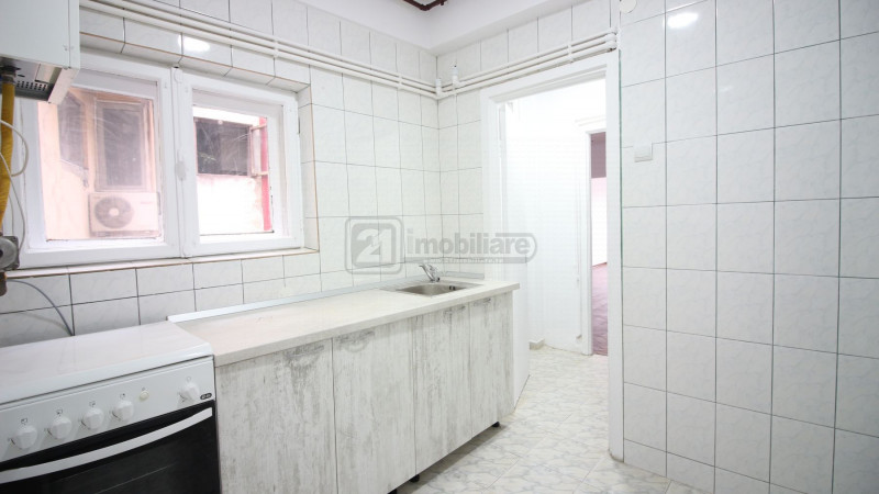 Piata Romana, apartament 3 camere, 68 mp, etaj 5/7, renovat, investitie buna