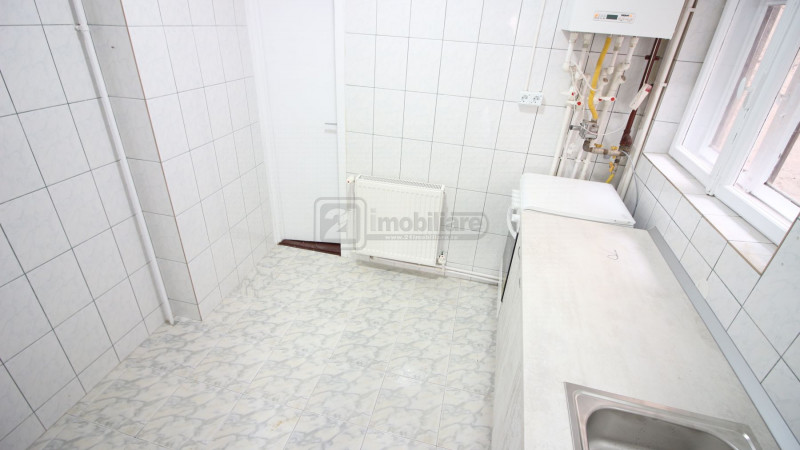 Piata Romana, apartament 3 camere, 68 mp, etaj 5/7, renovat, investitie buna