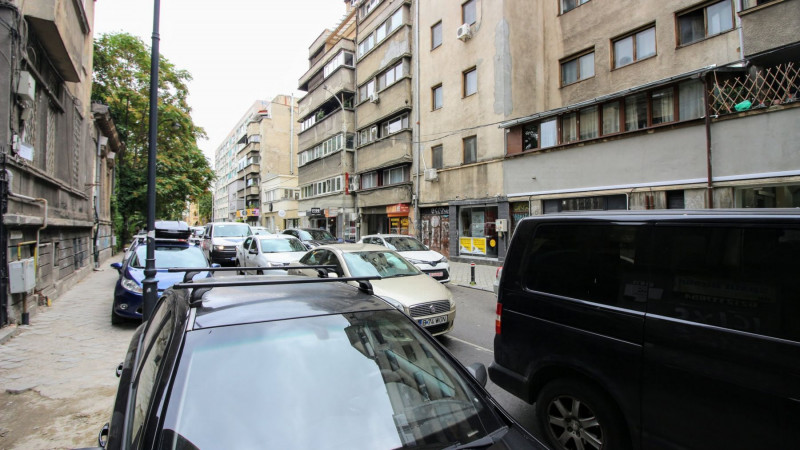 Piata Romana, apartament 3 camere, 68 mp, etaj 5/7, renovat, investitie buna